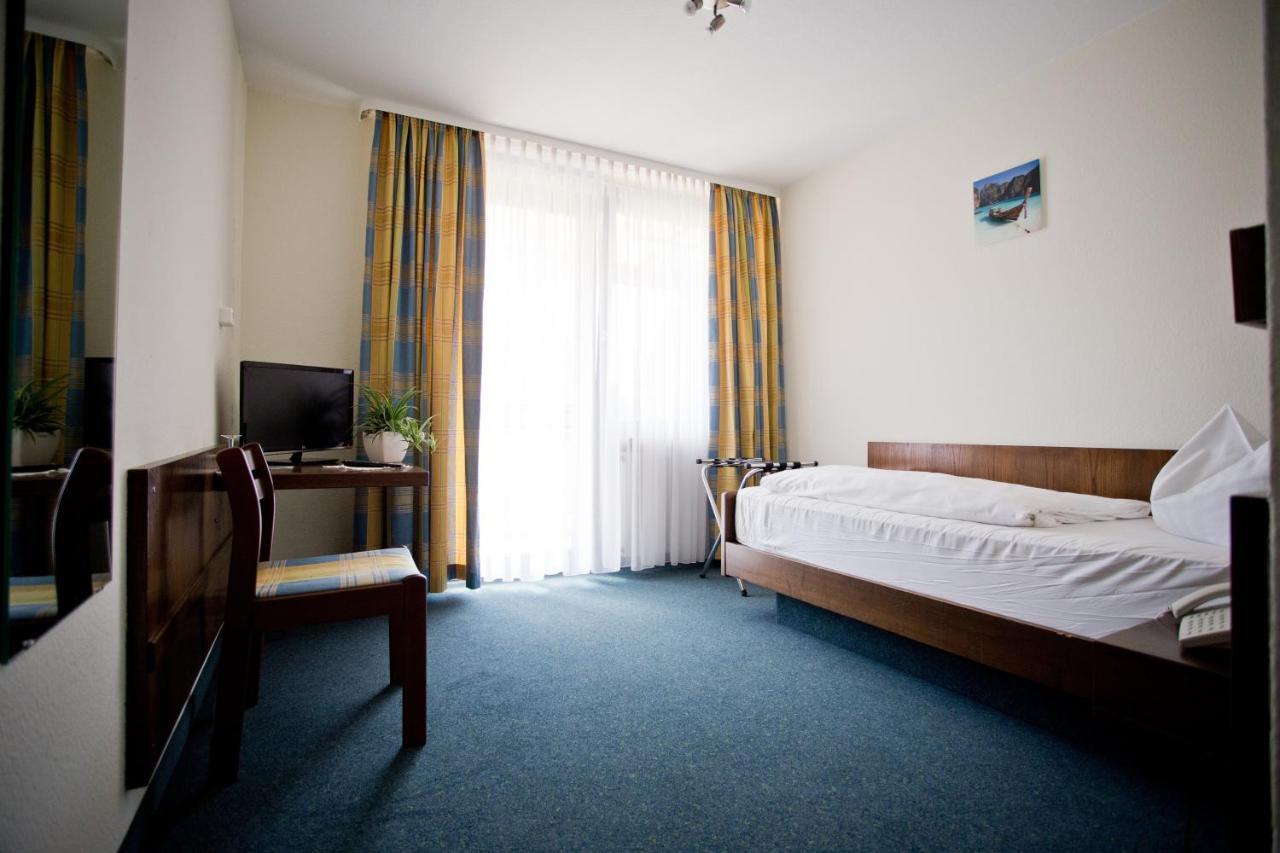 Hotel Lindenhof Mosbach  Esterno foto